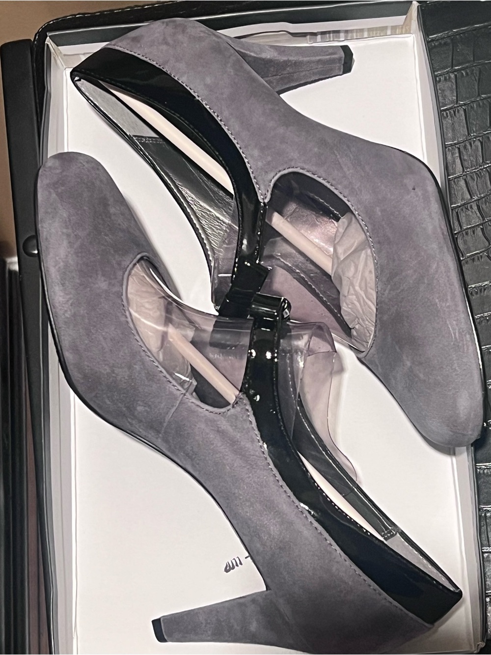 Liz Claiborne Grey Suede Mary Jane Heels with Black Patent Trim and Bow - Picture 5 of 7